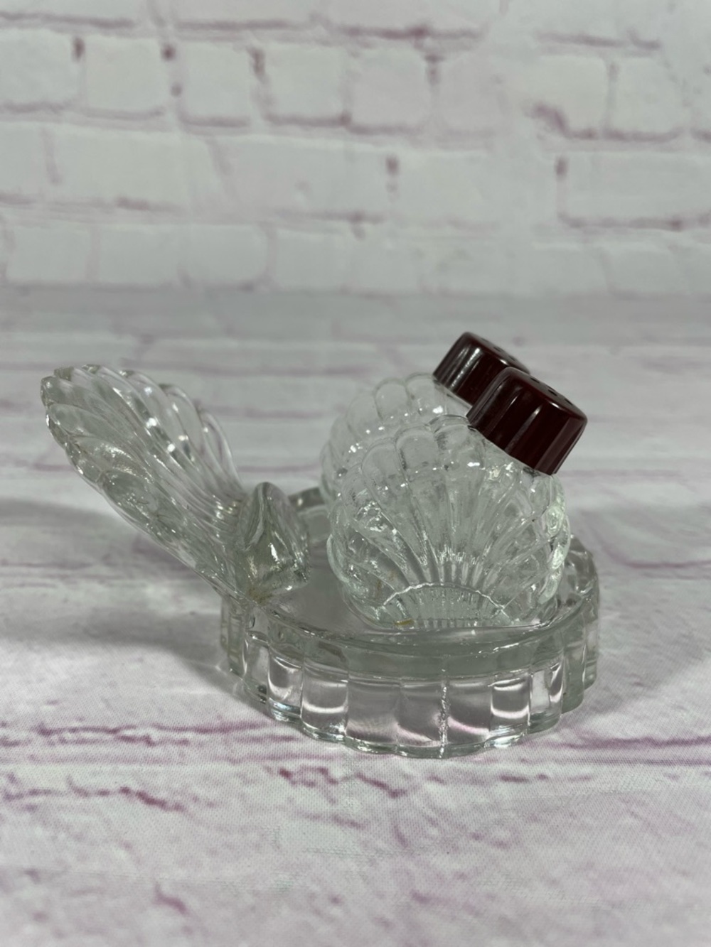 Vintage Glass Seashell Clamshell Glass Salt and Pepper Shaker Set with Holder - Picture 2 of 7
